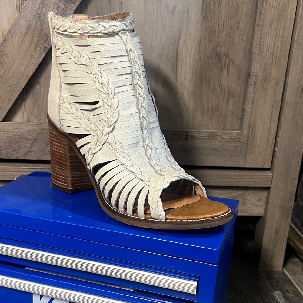 Braided Cream Women's Heeled Sandals (Dingo)